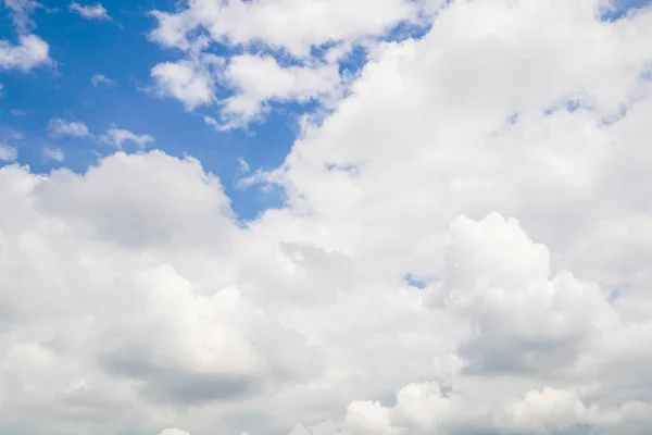 Blue sky and white cloud background — Stock Photo, Image