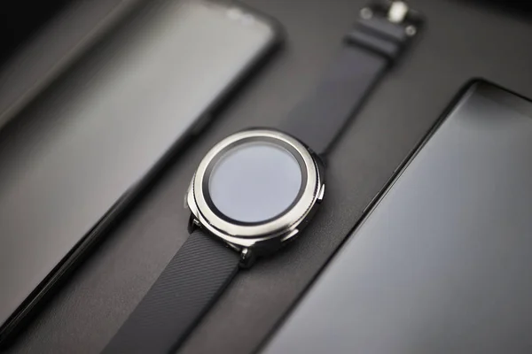 smartphone smart watch technology gadgets communication