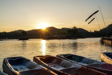 okyanus su günbatımı sahne siluet dağ manzarası