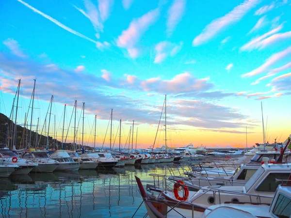 Luxusyachten Und Segelboote Seehafen Bei Sonnenuntergang Marine Parken Von Modernen — Stockfoto