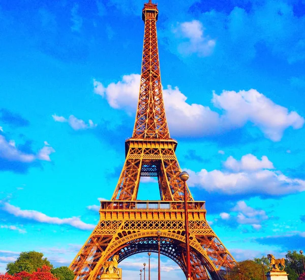 Utsikt Över Eiffeltornet Solig Dag Berömda Turist Plats — Stockfoto
