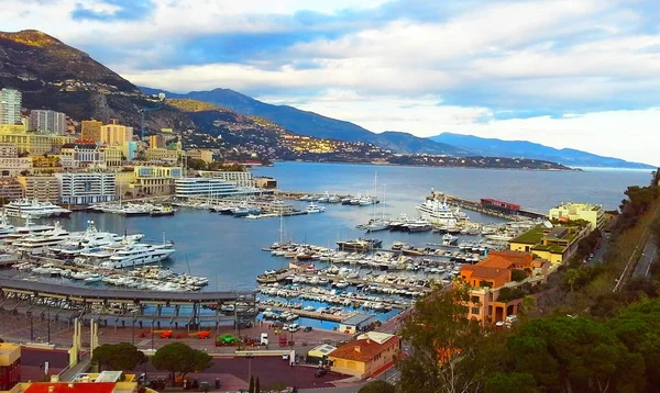 Monte carlo stadtpanorama. Blick auf Luxusyachten und Appartements im Hafen von Monaco, Cote d 'Azur. — Stockfoto
