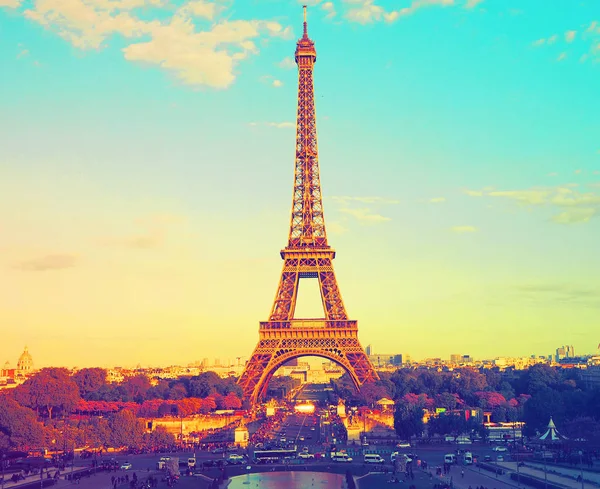 Torre Eiffel Ponte Com Escultura Rio Sena Paris França — Fotografia de Stock