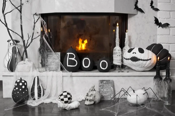 Şömine dekorasyonu. Cadılar Bayramı için fikirler