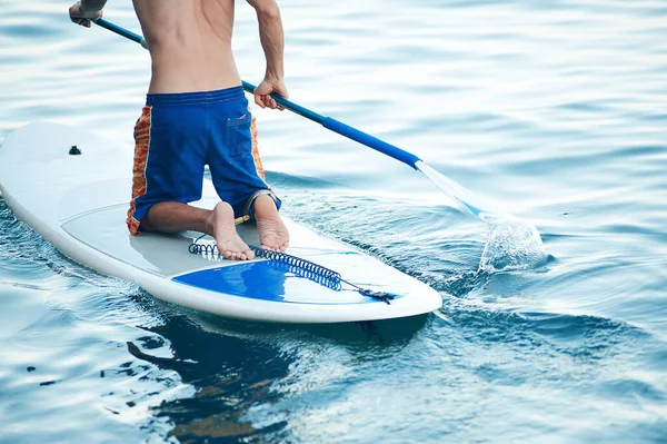 Junger Mann Mit Spaß Beim Stand Paddling Meer Sup Guy — Stockfoto