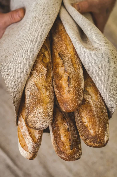 Baguette Grano Saraceno Nelle Mani Del Fornaio Senza Glutine Concentrazione — Foto Stock