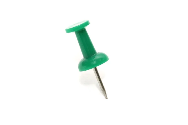 Geïsoleerde groene push pin op witte achtergrond — Stockfoto