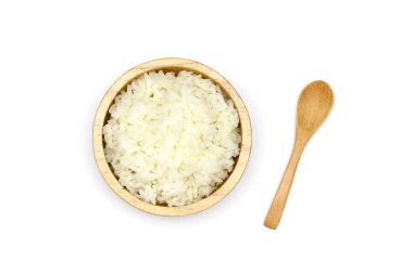 İzole Yasemin pişmiş pirinç beyaz arka plan üzerinde ahşap kase 