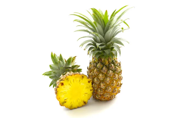 Izolované z ovoce ananas na bílém pozadí — Stock fotografie