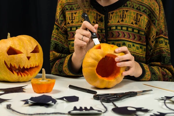 Calabaza tallada para la cara de Jack 'o' lantern — Foto de Stock