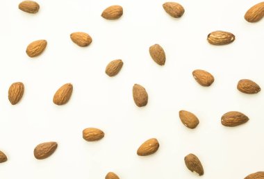 Beyaz masa, üstten görünüm badem fındık