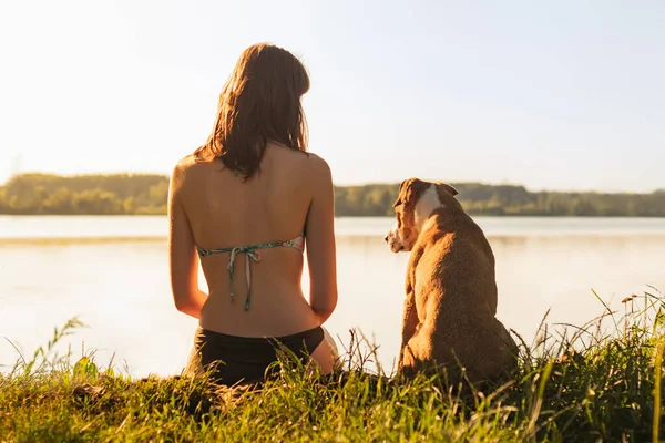 Beautiful Slim Woman Pet Dog Enjoying Beautiful Sight Lake Sunset — Stock Photo, Image