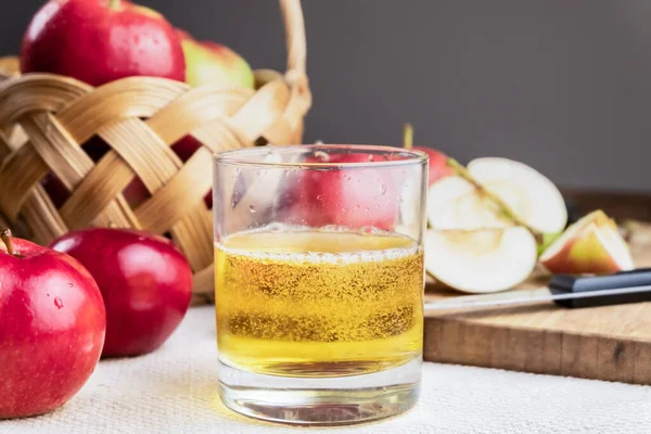 Close Image Cidre Drink Ripe Juicy Apples Rustic Wooden Table — Stock Photo, Image
