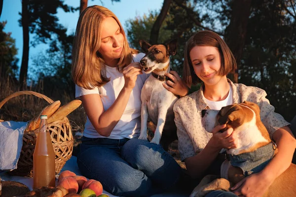 Two Young Women Dogs Having Picnic Outdoors Females Having Lunch — Stock Photo, Image