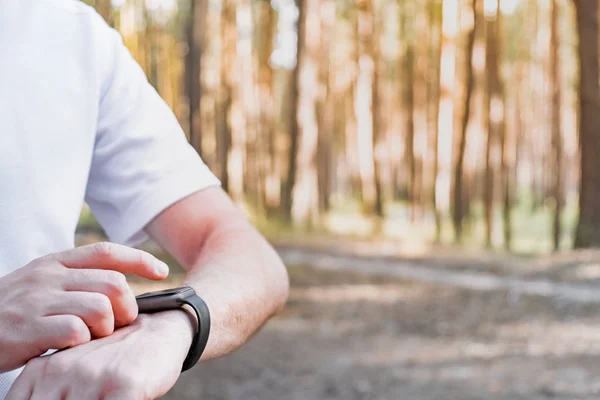 Usando Relógio Inteligente Livre Para Andar Correr Close Mão Humana — Fotografia de Stock