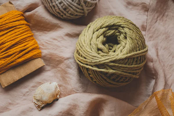 Cuerdas de macramé en varios colores, vista superior . — Foto de Stock