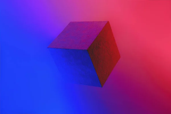 Figura Cubo Geométrico Cores Néon Vibrantes Gradientes Azuis Vermelhos Vívidos — Fotografia de Stock