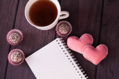 Çikolata topları, teaand not defteri