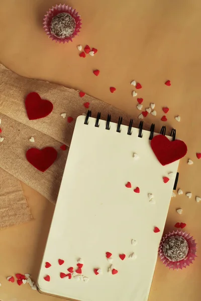 Sevgiliye arka plan ile defter