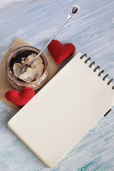 defter bir kavanoza tatlı tiramisu