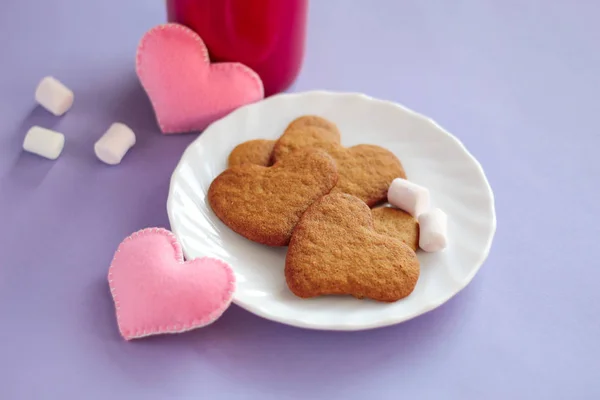 Kakao marshmallows ve gingerbread çerezleri