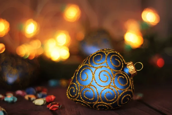 Kalp biblo ile parlak Noel kompozisyon — Stok fotoğraf