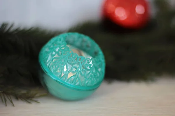 Turkuaz önemsiz şey Noel ağacı üzerinde