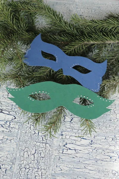 Karnaval maske Noel ağacı üzerinde