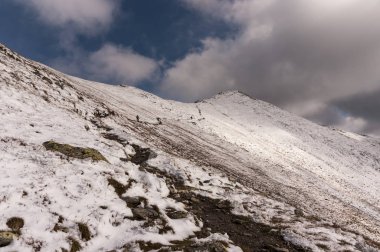 Karlı dağların güzel sahne