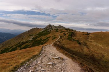 Sonbahar dağların Panoraması. Tatry
