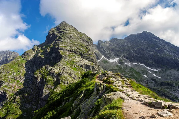 Krásný pohled na horském vrcholku. Tatry — Stock fotografie