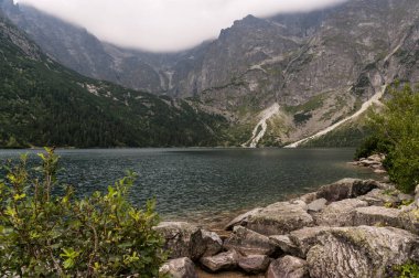 Yüksek Tatras gölde Morskie Oko