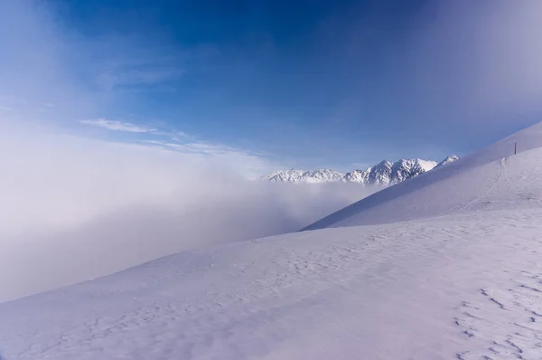 Vackert vinterlandskap Tatrabergen under inversion — Stockfoto