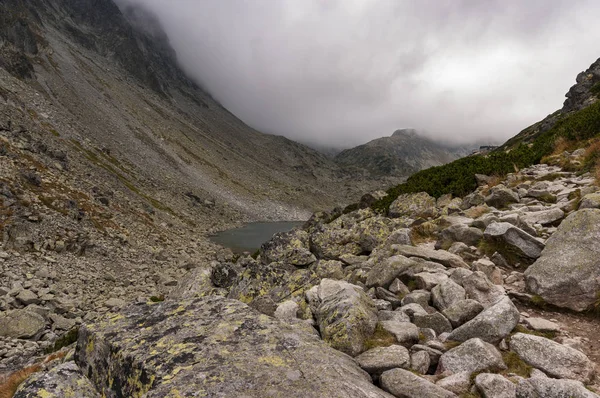 Paisagem rochosa no Alto Tatras na Eslováquia — Fotografia de Stock