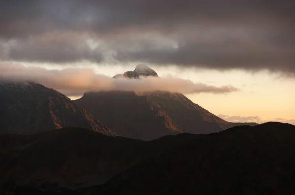 Horském Vrcholku Při Západu Slunce Vysoké Tatry Slovensko — Stock fotografie