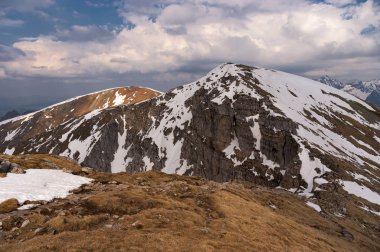 Bahar Batı Tatras büyük dağ tepe.