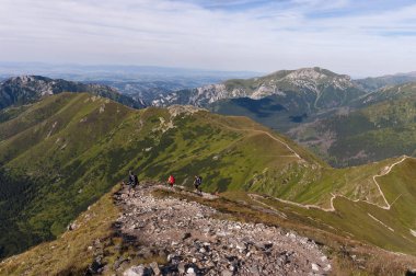 Hiking trail içinde Batı Tatra Dağları görünümünden yaz
