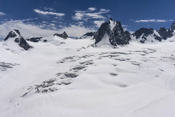 El hermoso paisaje majestuoso del macizo del Mont Blanc. Francés —  Fotos de Stock