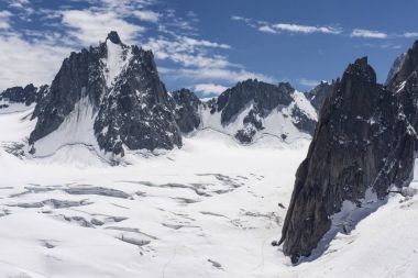 Mont Blanc massif güzel görkemli sahne. Fransızca 
