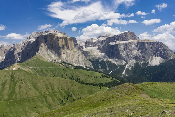 Hermoso paisaje de montaña de verano. Grupo Sella. Dolomitas. Ita —  Fotos de Stock