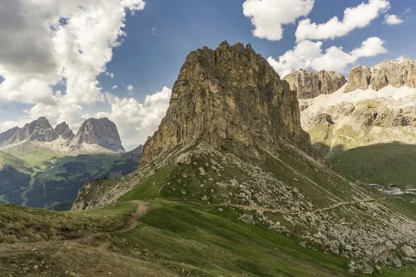 Překrásné scenérie velké horské vrcholy. Dolomity. Itálie. — Stock fotografie