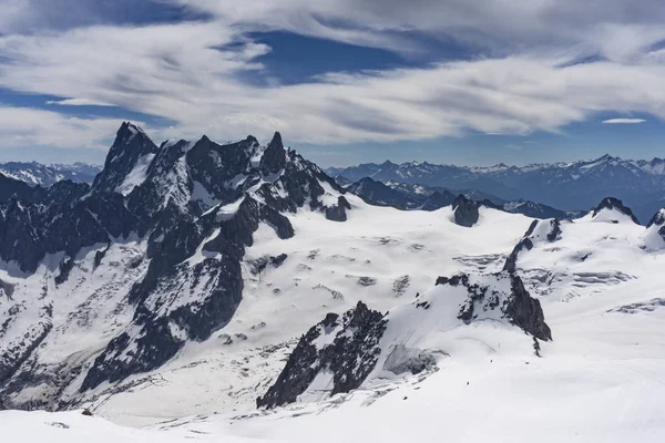 El hermoso paisaje majestuoso del macizo del Mont Blanc. Alpes . —  Fotos de Stock