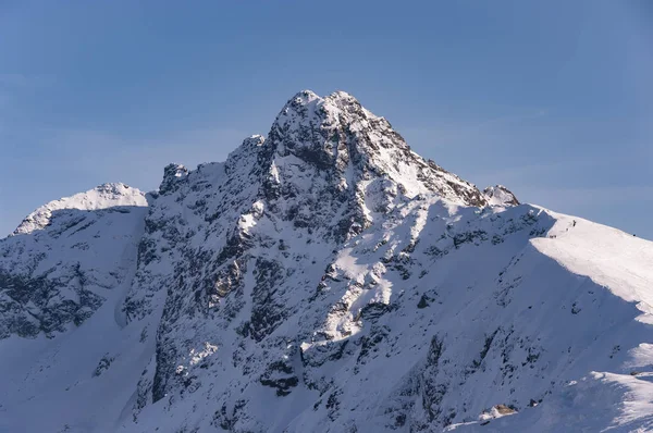 Swinica の頂上に冬のビュー。高タトラ山脈。ポーランド. — ストック写真