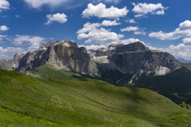 Sella grup harika yaz manzarası. Dolomites. İtalya.