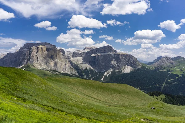 Linda paisagem de montanha de verão. Dolomitas. Itália . — Fotografia de Stock