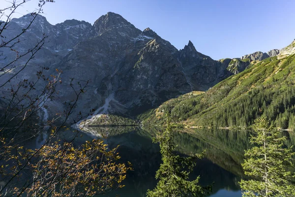 Lac Morskie Oko en automne. Les monts Tatra. Pologne — Photo