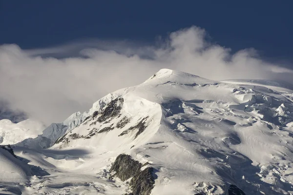 Mont Blanc en junio. Alpes franceses — Foto de Stock