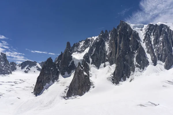 El hermoso paisaje majestuoso del macizo del Mont Blanc. Alpes . —  Fotos de Stock