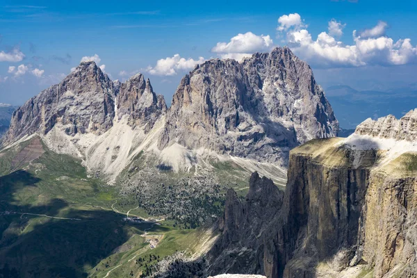 Wonderful summer view of Sassolungo . Dolomites. Italy. — Stock Photo, Image