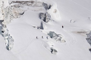 Buzul crevasses ve seracs Mont Blanc kar alanında bir